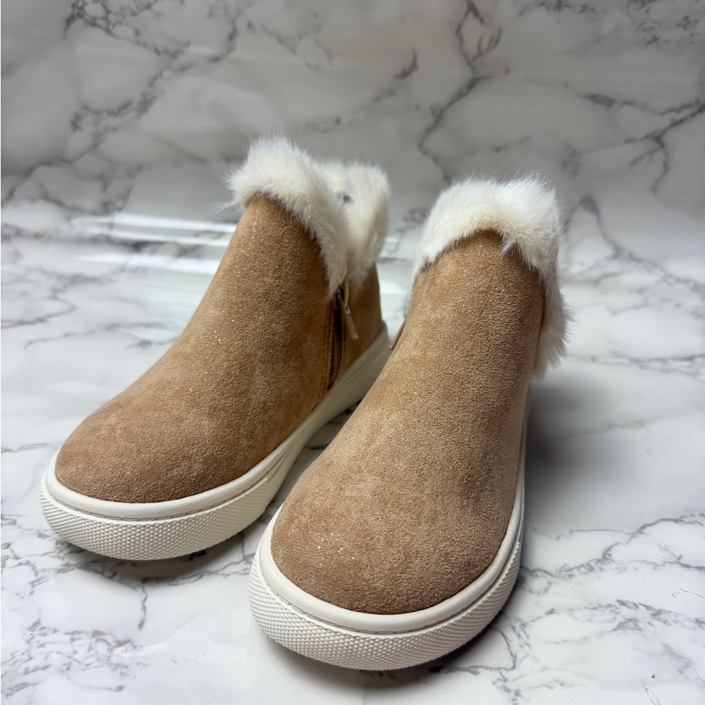 Kids Kelly & Katie Beige Suede Boots with White Fur US Size 11